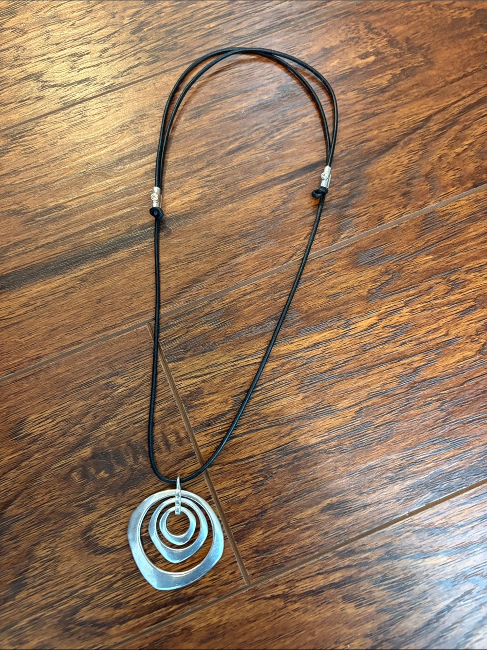 Adjustable necklace with silver pendant
